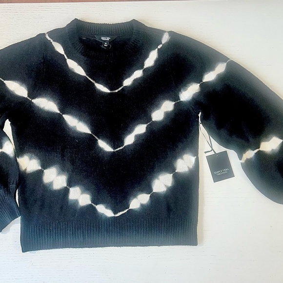 NEW 🖤🖤🖤with TAGS. Black and creamy white knit sweater, size m, beautiful sweater - Picture 7 of 14